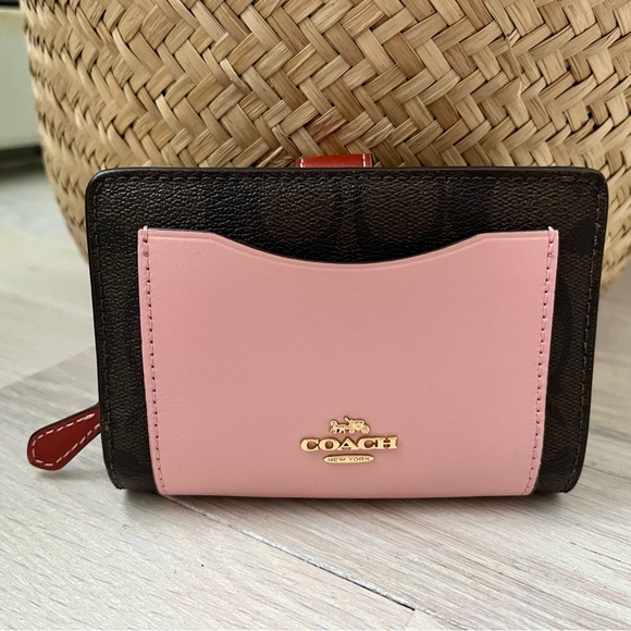 Coach Pink Wallet with C Logo - Picture 4 of 13